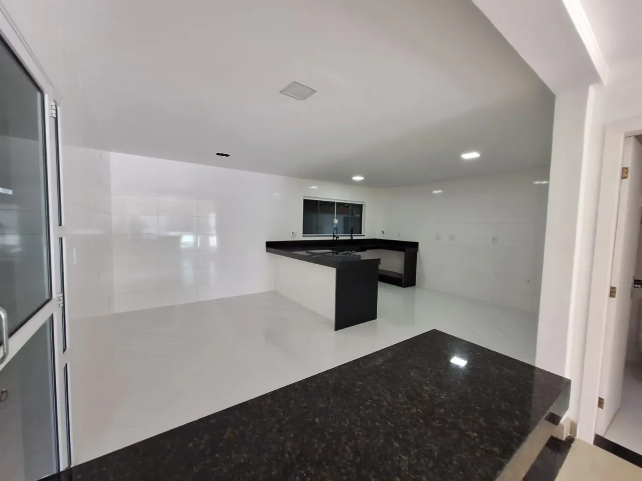 Rental house with 5 bedrooms and 5 bathrooms — photo 5