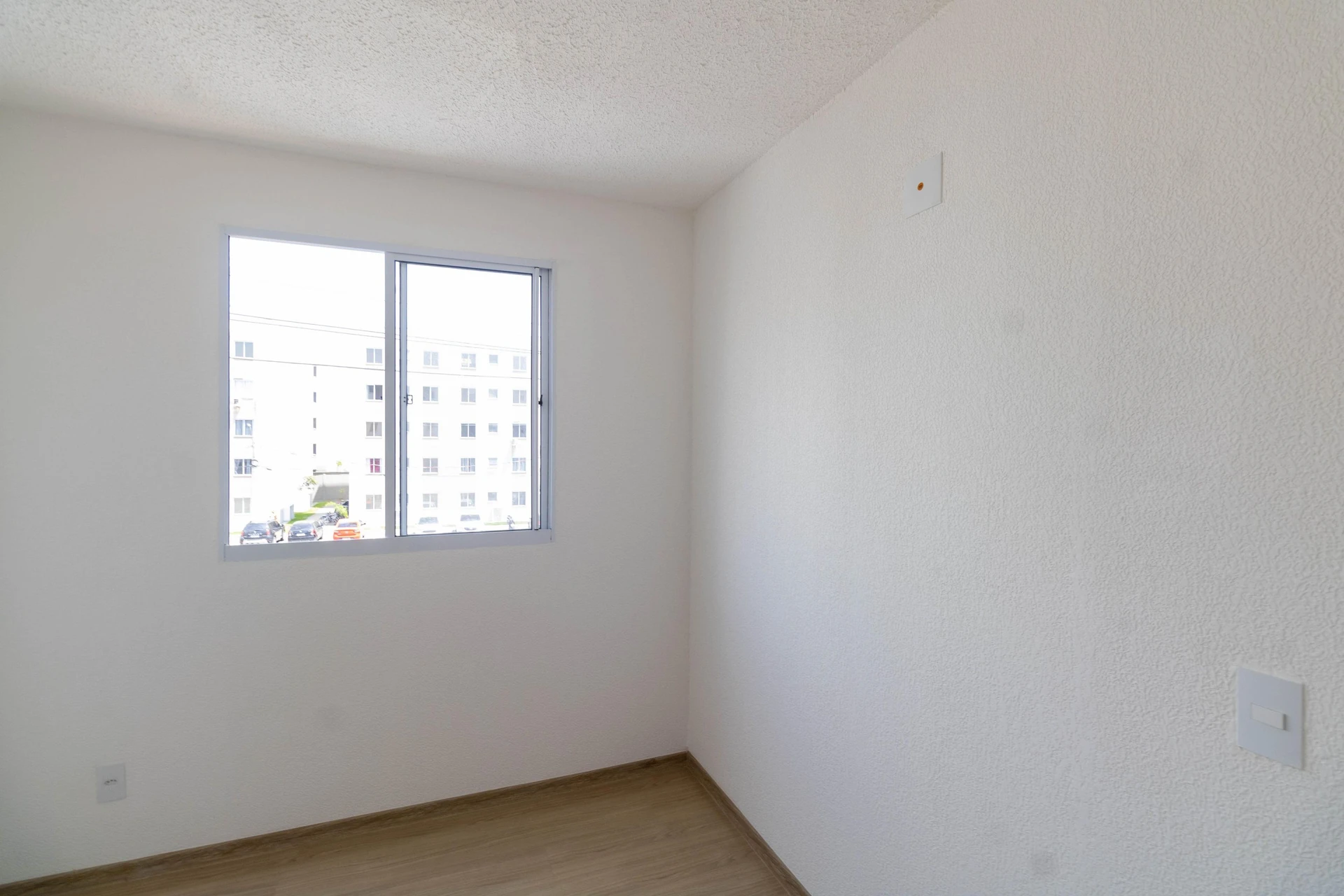 2-bedroom apartment in a building with a gym — photo 3