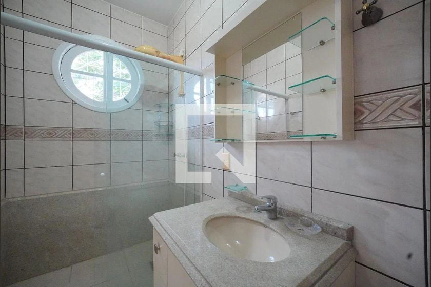 Furnished house, 350 m², with a glass-enclosed balcony — photo 5
