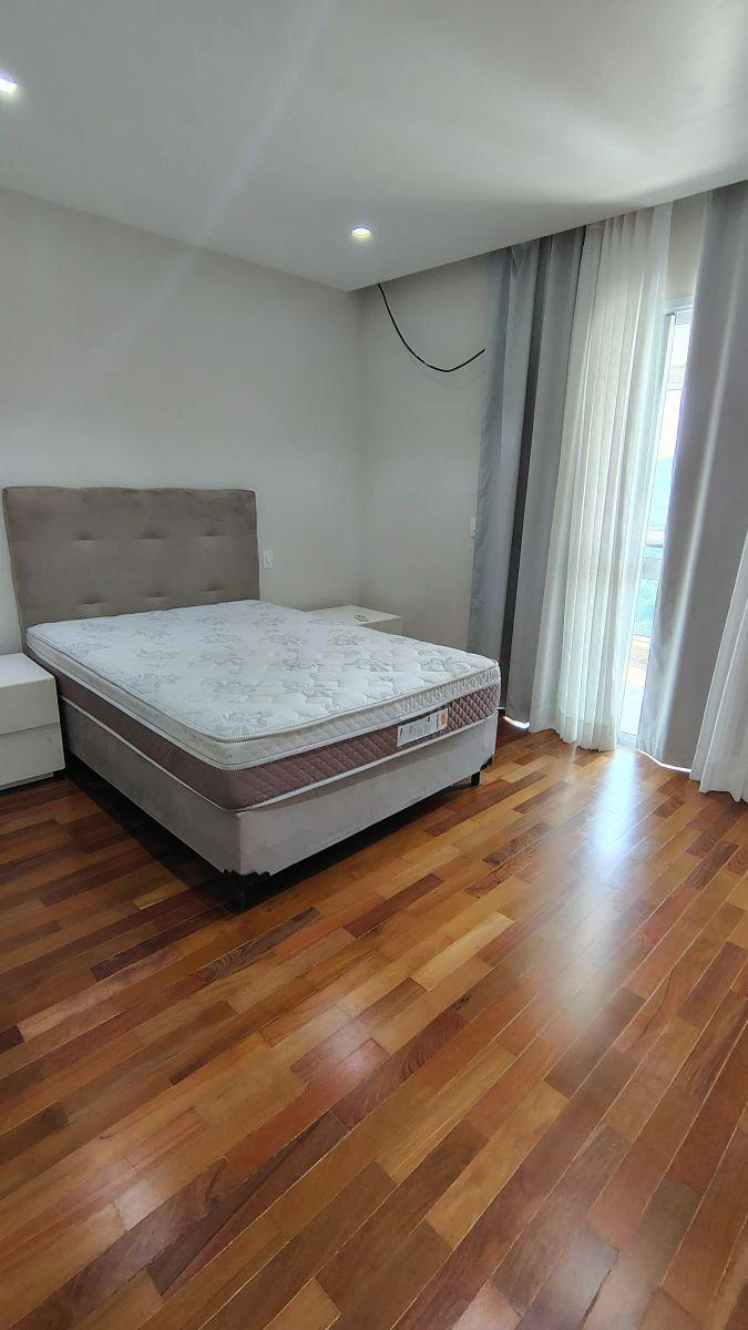 Furnished 249 m² apartment with 3 en-suite bedrooms — photo 38