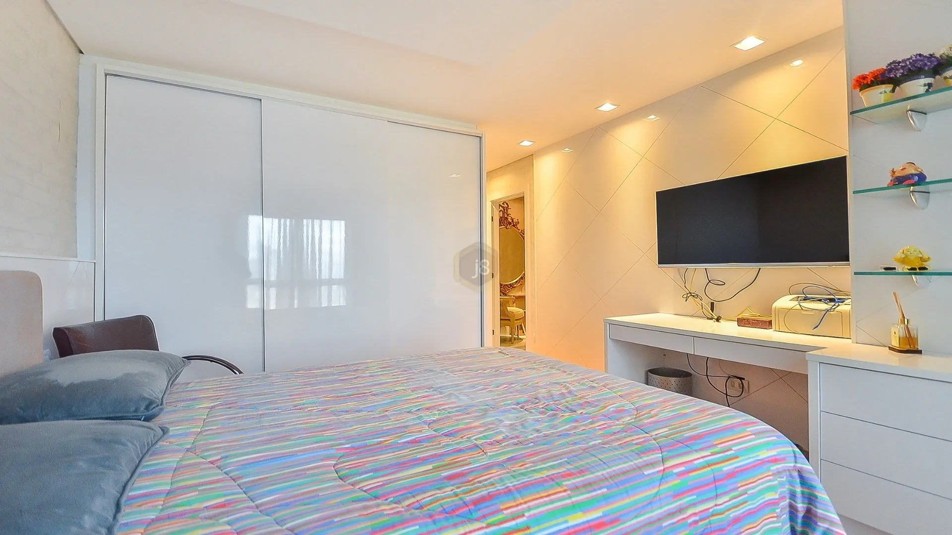 3-bedroom apartment with a bathtub — photo 18