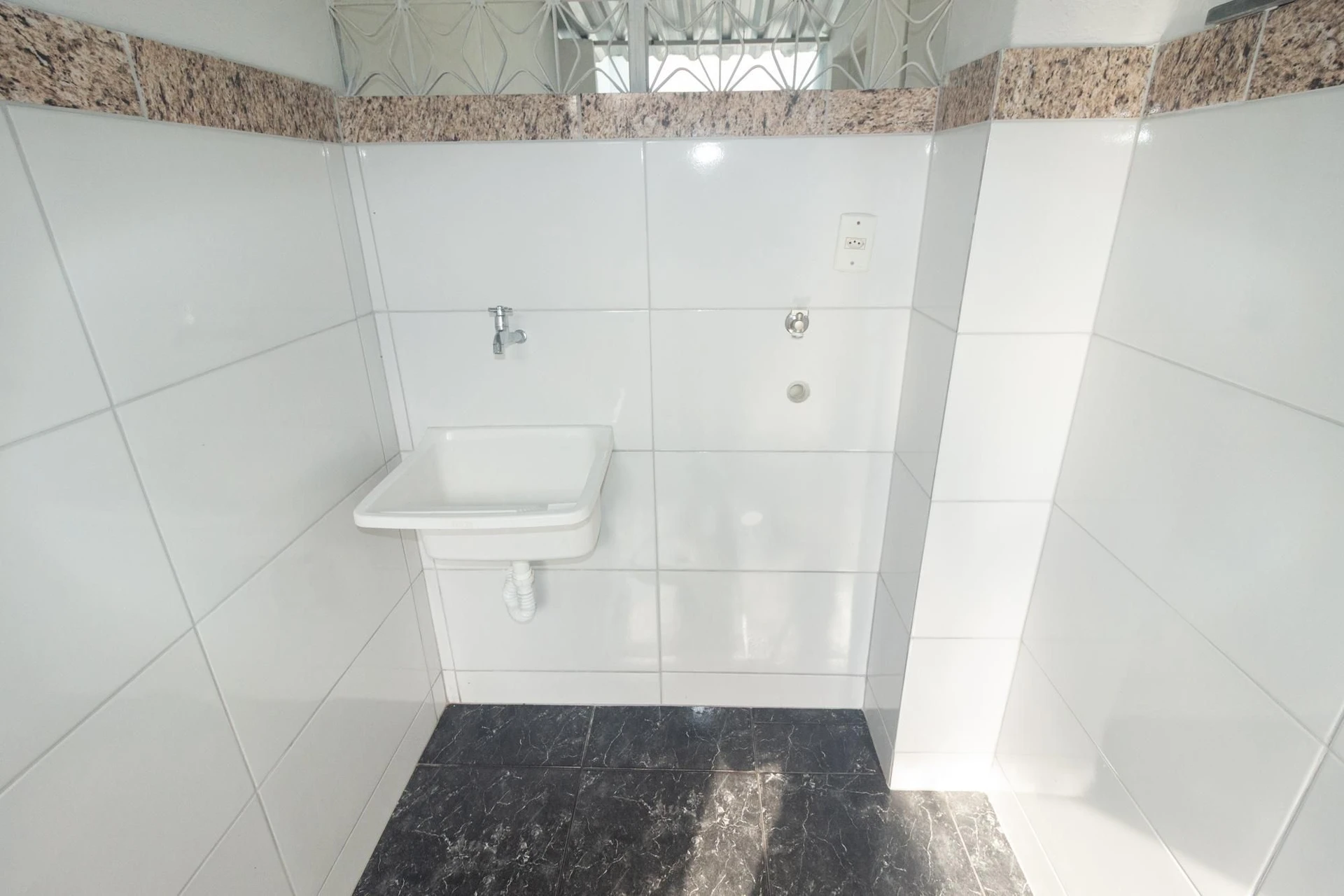 Unfurnished house with 1 bedroom and 1 bathroom — photo 21