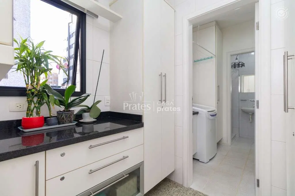 3-bedroom apartment with a bathtub — photo 3