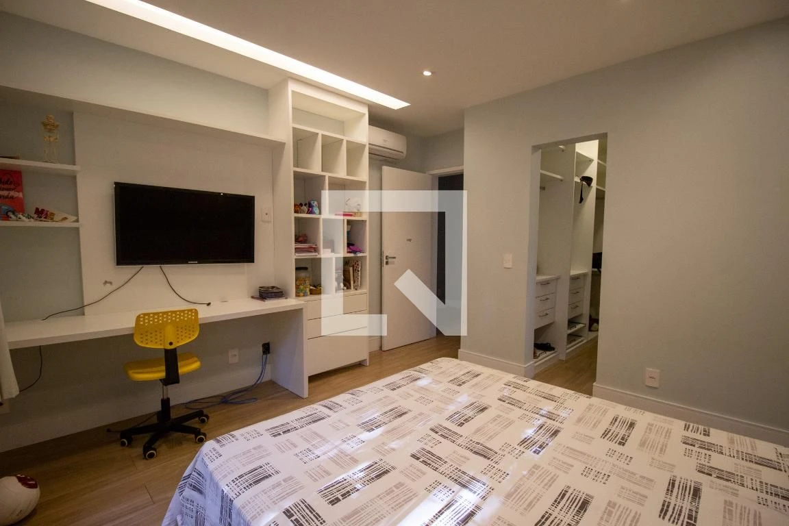 4-bedroom house with a bathtub in Rio de Janeiro — photo 6