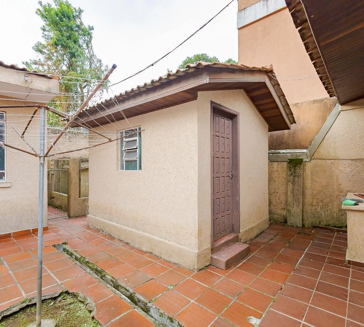House with 4 bedrooms and 5 parking spaces — photo 26