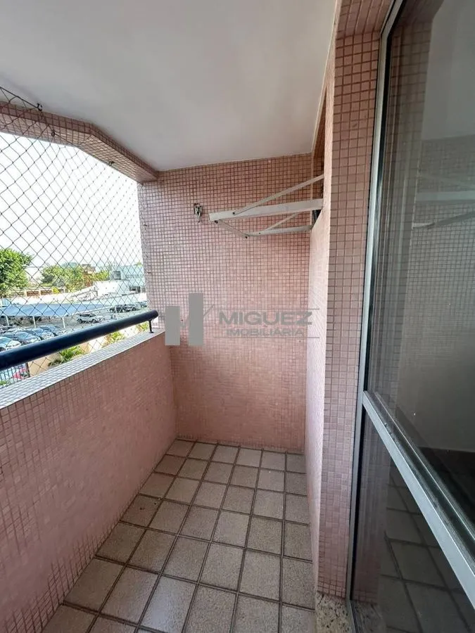 One-bedroom apartment in a building with a pool — photo 6