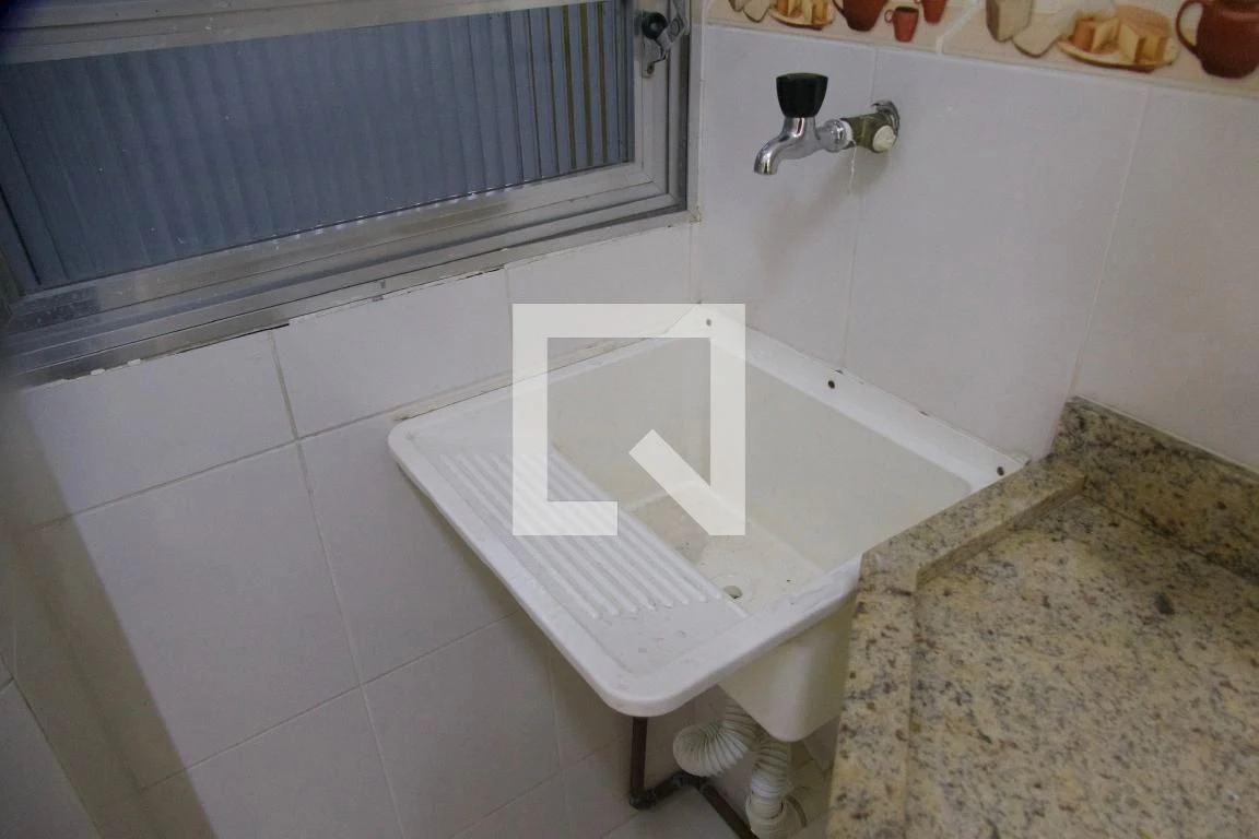 Unfurnished 1-bedroom apartment with a separate kitchen — photo 31