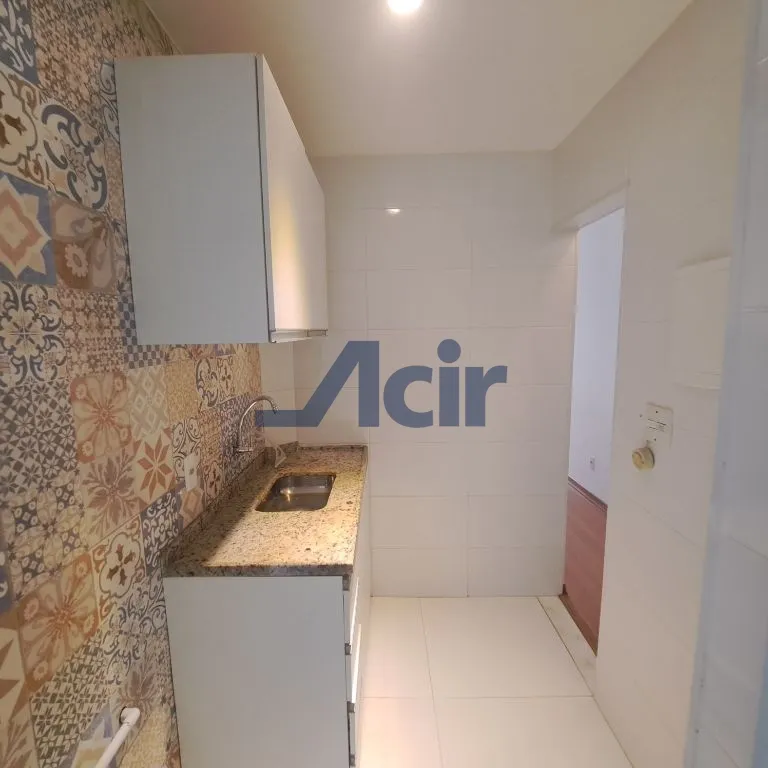 Wood or laminate floors in a one-bedroom apartment, 39 m² — photo 16