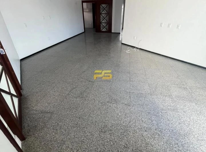 190 m² apartment with 4 bedrooms and a balcony — photo 8