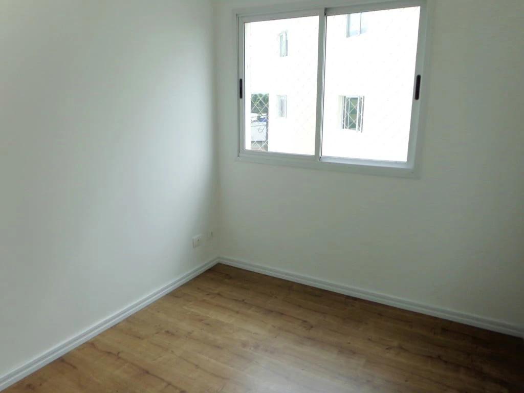 2-bedroom apartment with wood or laminate floors in Curitiba — photo 3