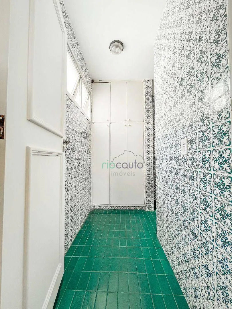 Unfurnished apartment with 4 bedrooms and 377 m² — photo 35