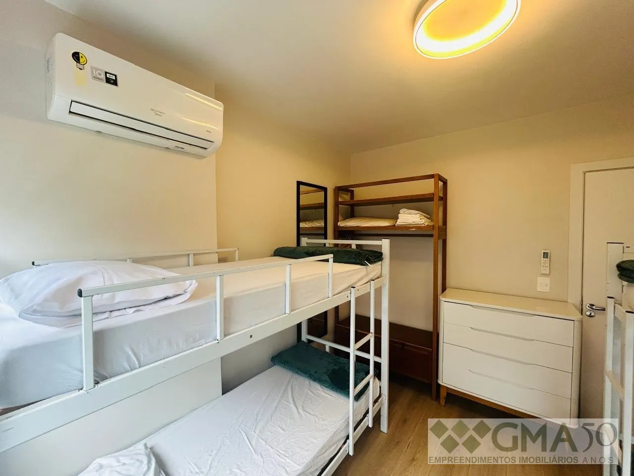 3-bedroom apartment with a washing machine — photo 33
