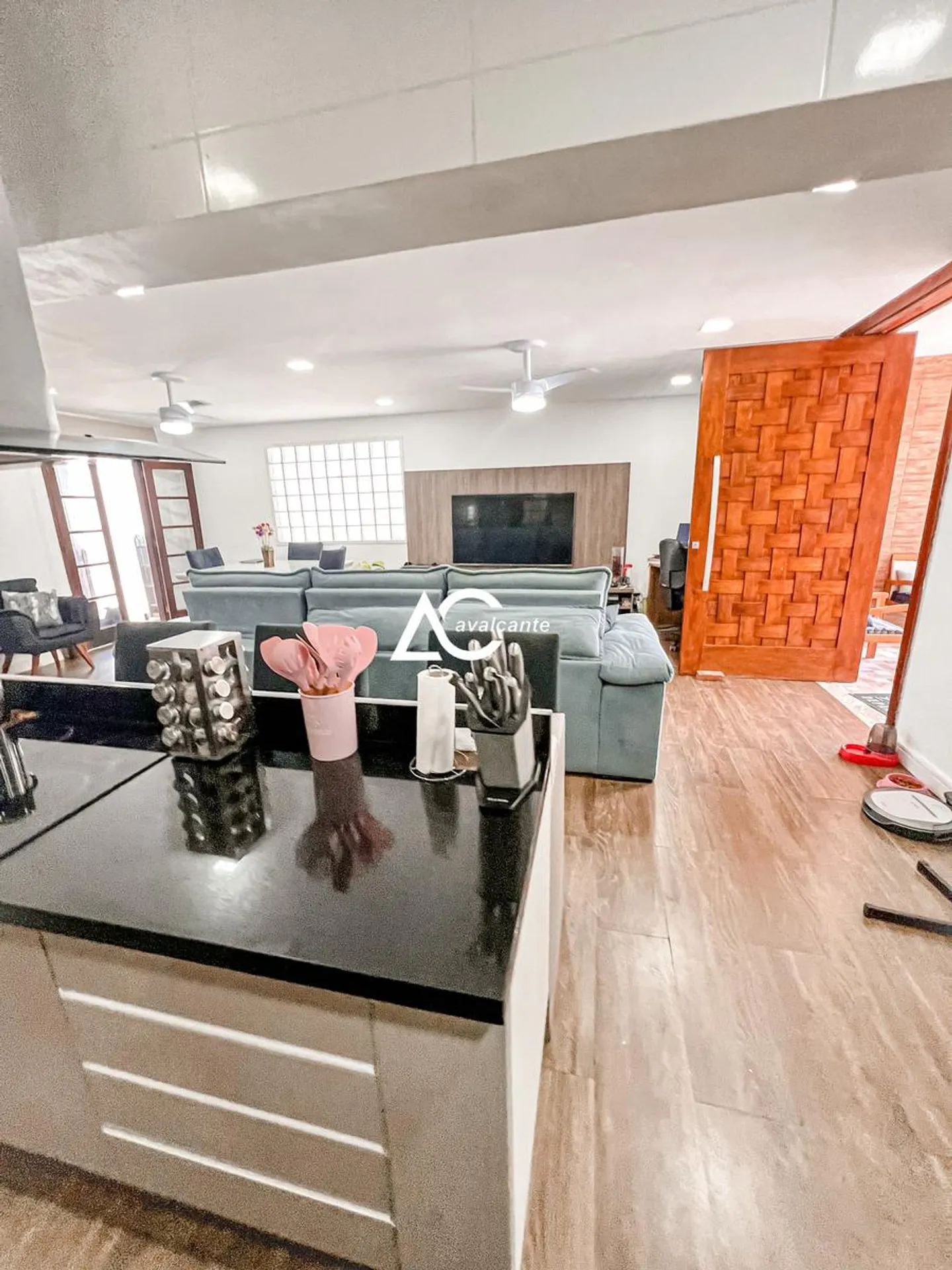 Washing machine in a 3-bedroom house, 360 m² — photo 24