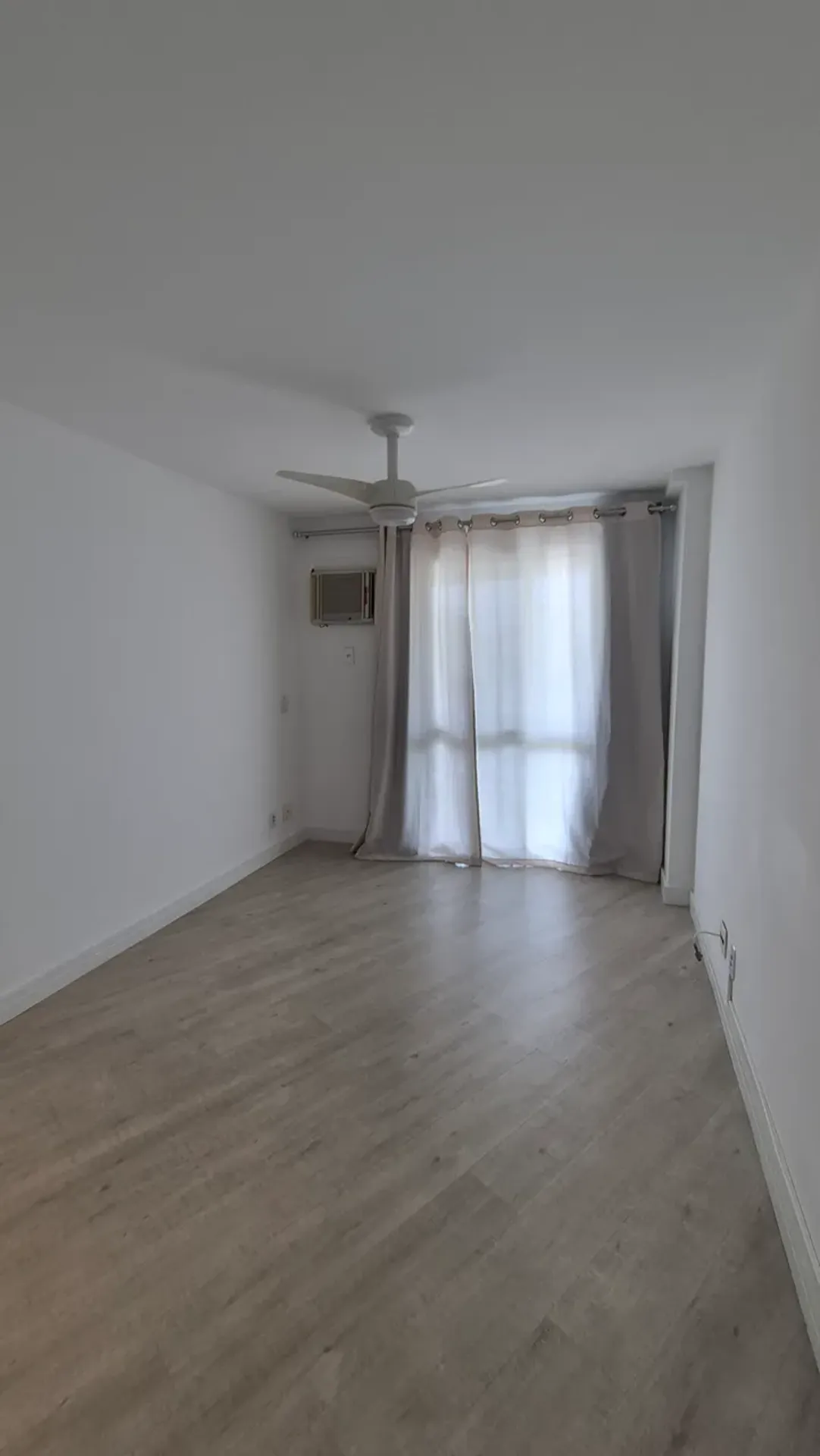 Apartment on the 6th floor with wood or laminate floors — photo 22