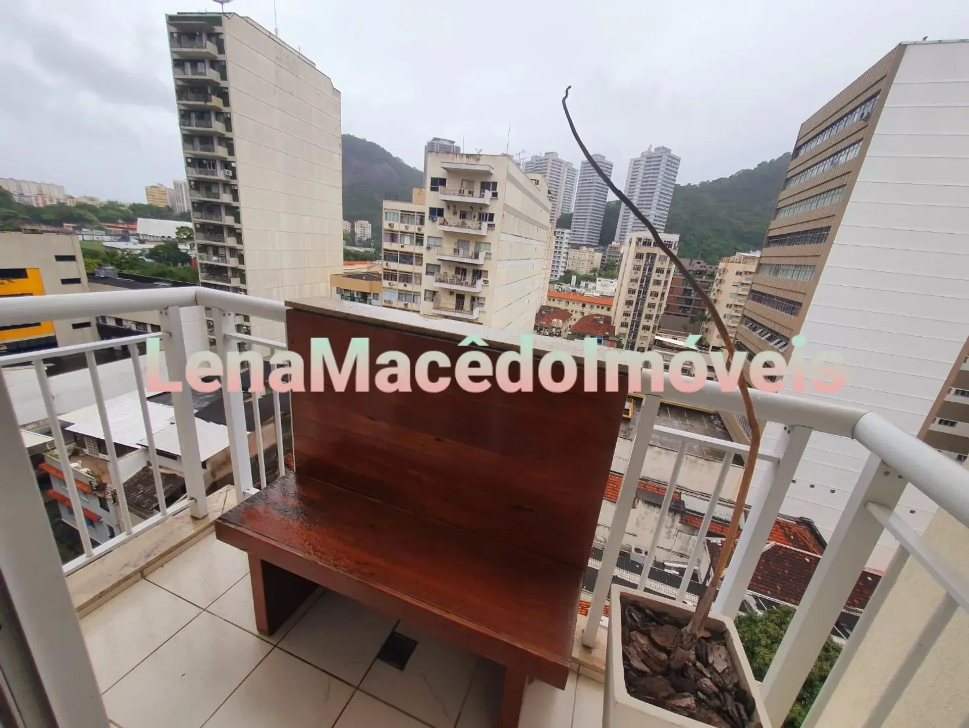 1-bedroom 2-bath apartment with parking and balcony
