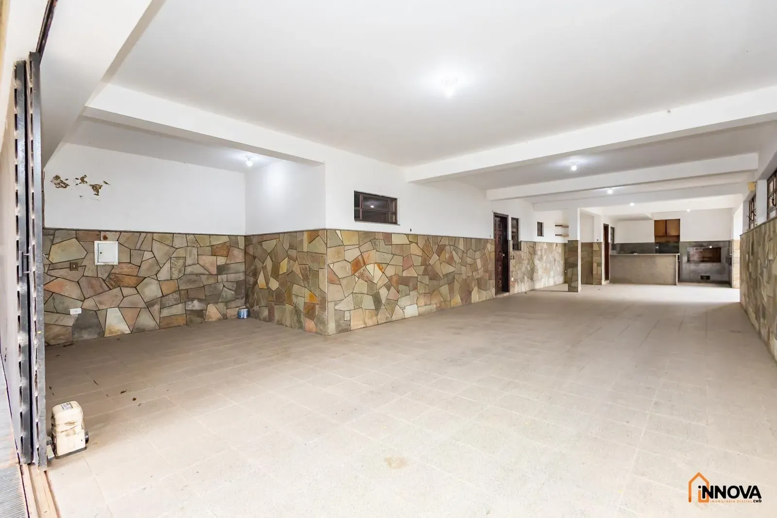 House with 5 bedrooms, 10 bathrooms, 5 parking spaces — photo 36