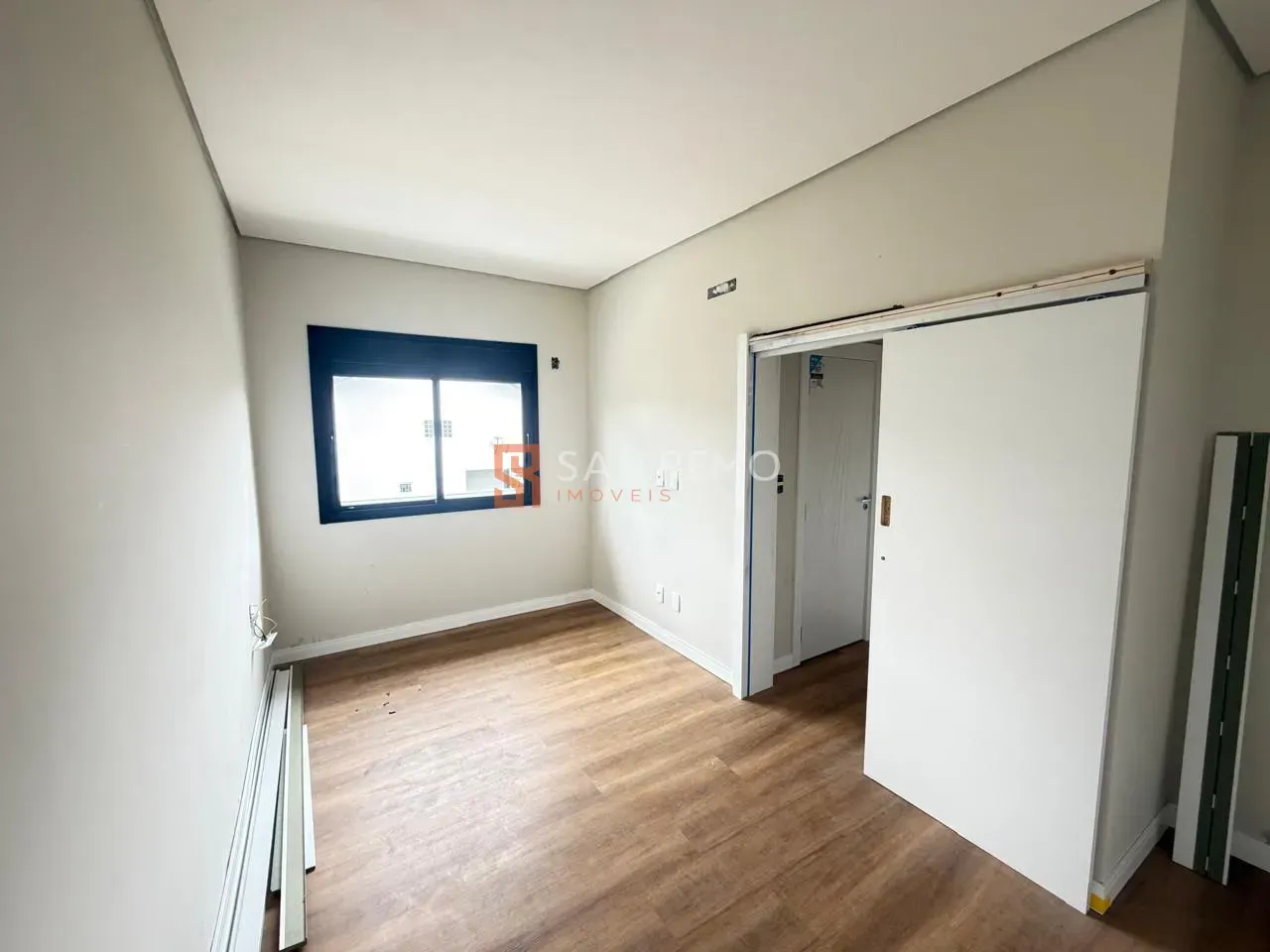 House, 158 m², with a glass-enclosed balcony — photo 10