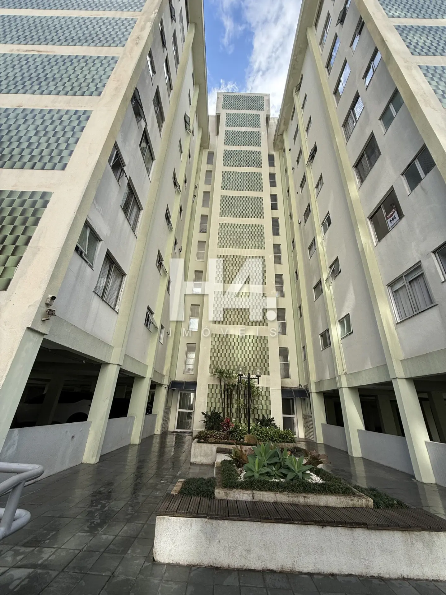 Departamento, 94 m², con piso de madera o laminado