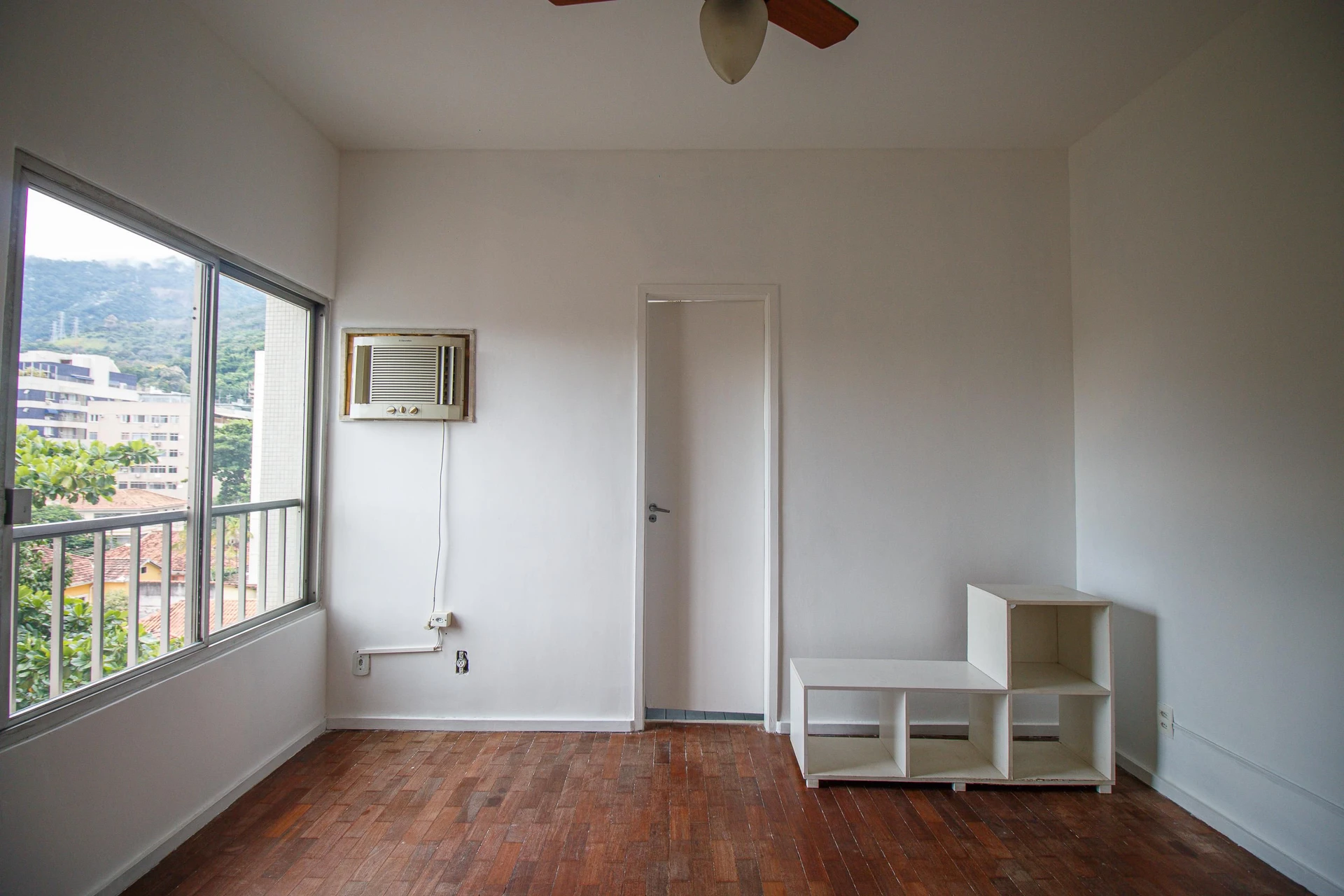 Unfurnished 2-bedroom apartment with 3 bathrooms — photo 23