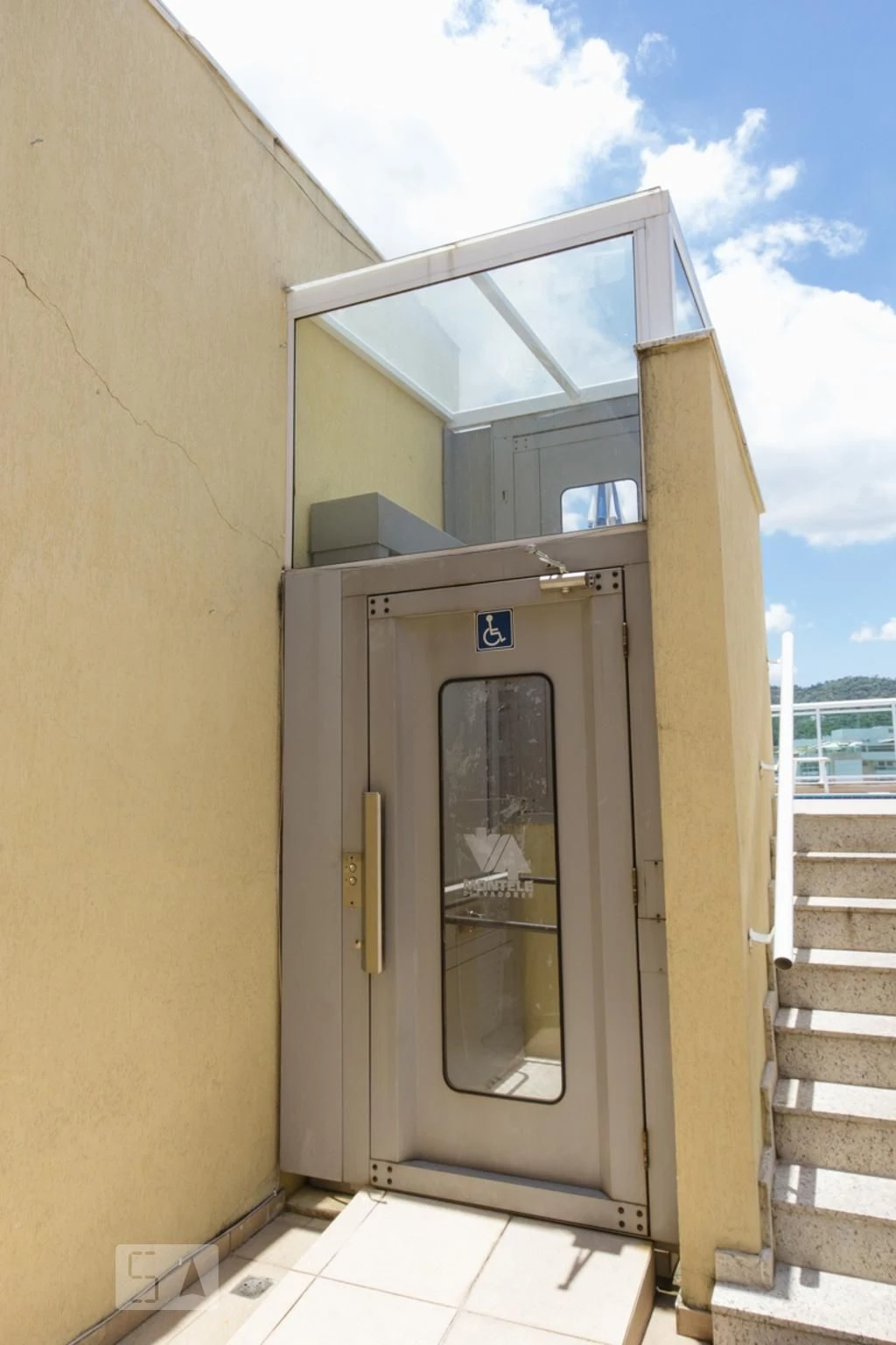 2-bedroom apartment with condo BBQ area and 1 parking spot — photo 37