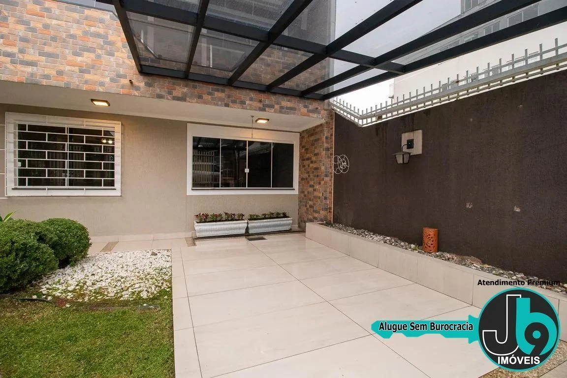 212 m² house with a home office and a glass-enclosed balcony — photo 11