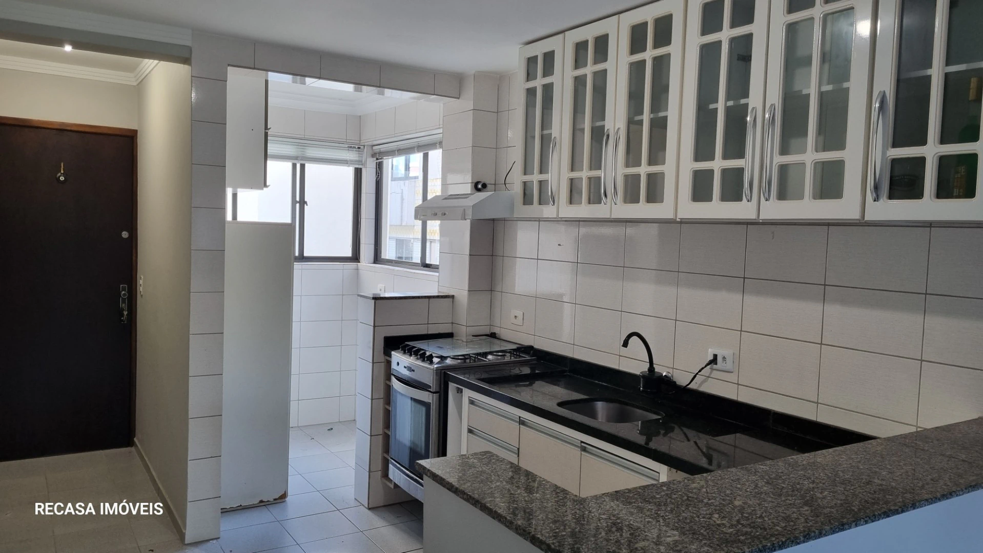 2-bedroom apartment with a washing machine in Curitiba — photo 7