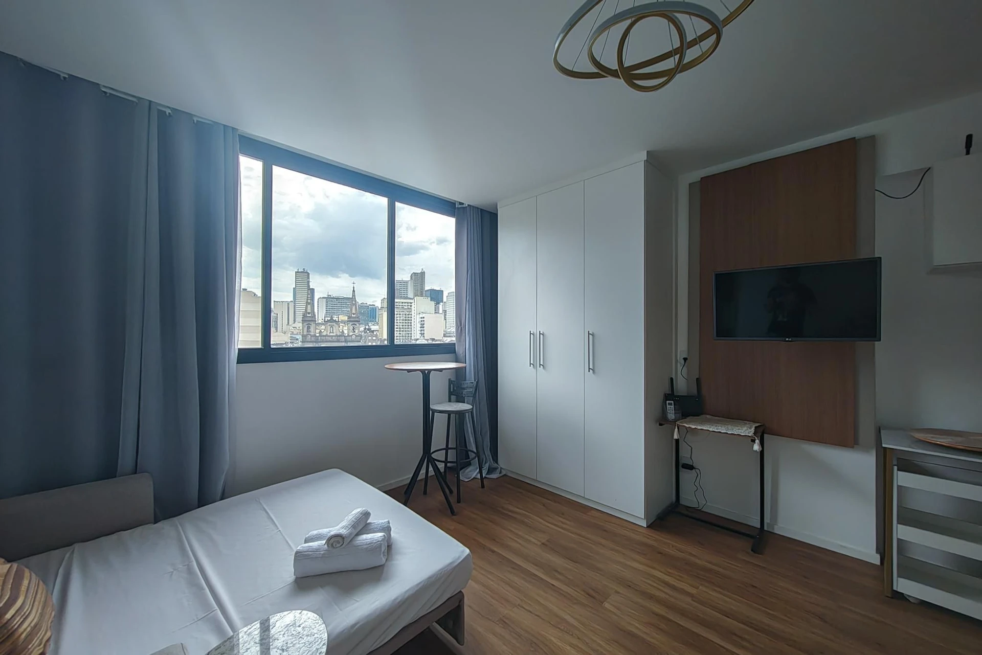 Furnished studio with 1 bedroom and balcony, pets allowed — photo 16