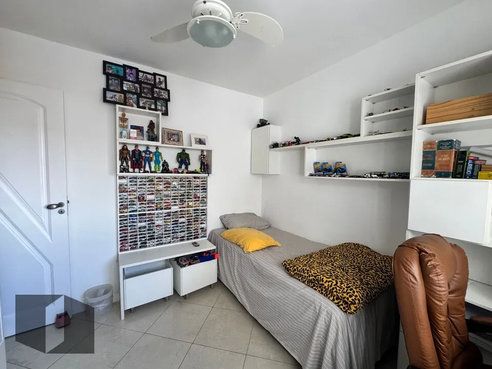 Apartment with a closed kitchen and gas stove — photo 11