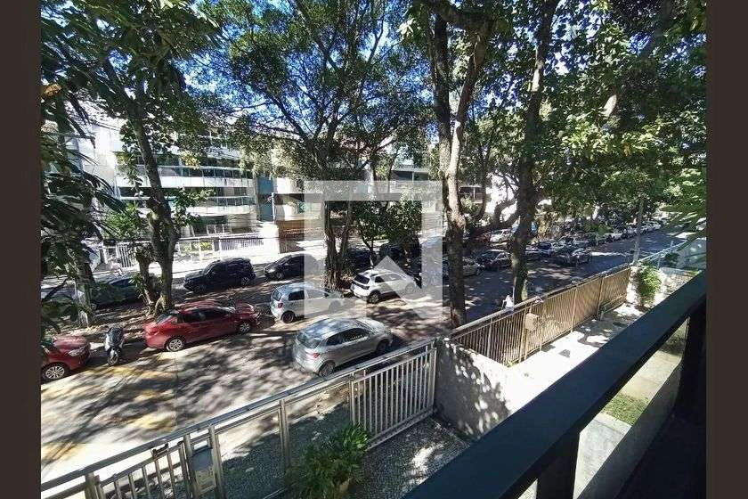 3-bedroom apartment with 185 m² and balcony grill — photo 2