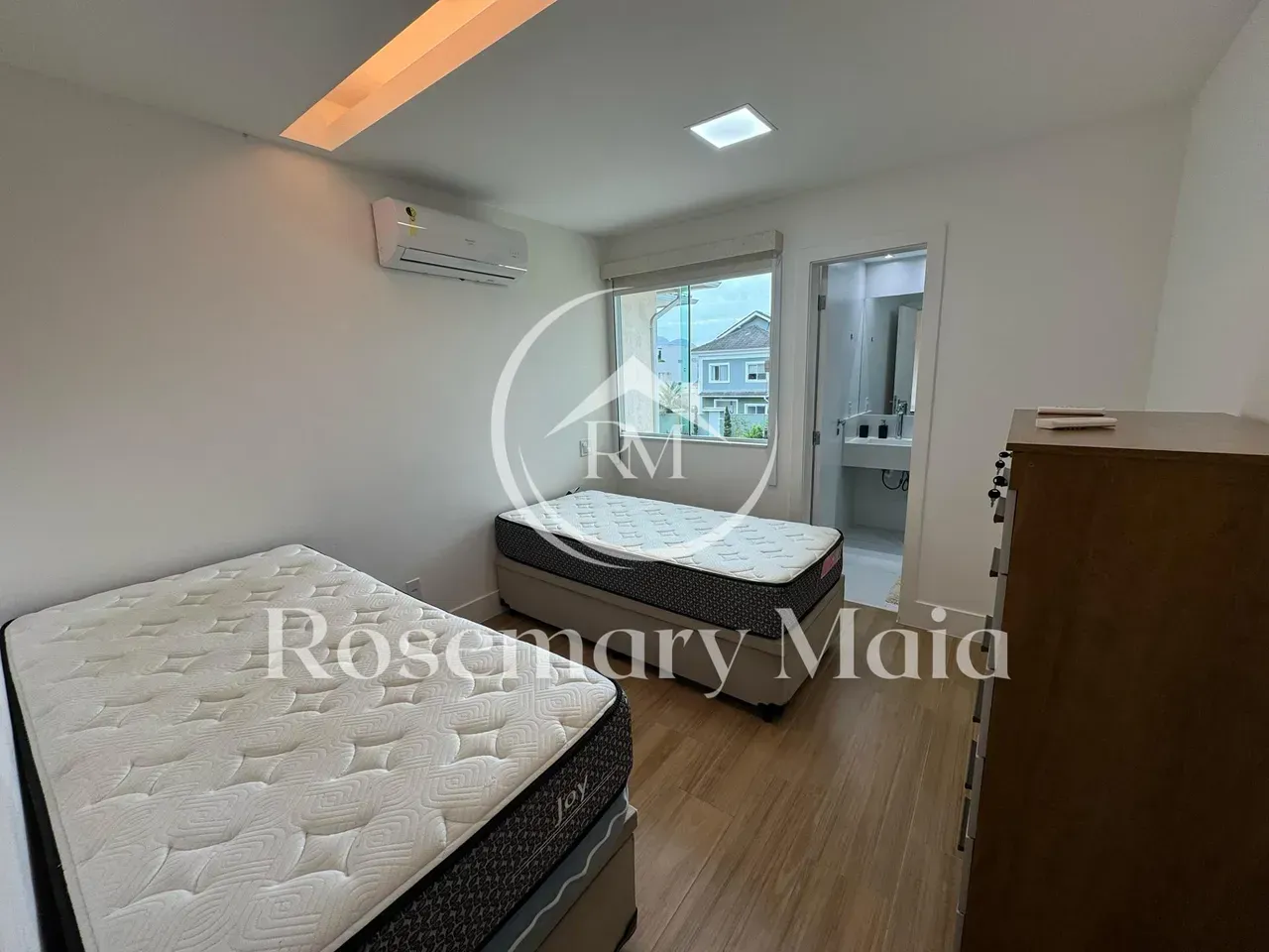 Furnished house with 4 bedrooms and 360 m² — photo 25
