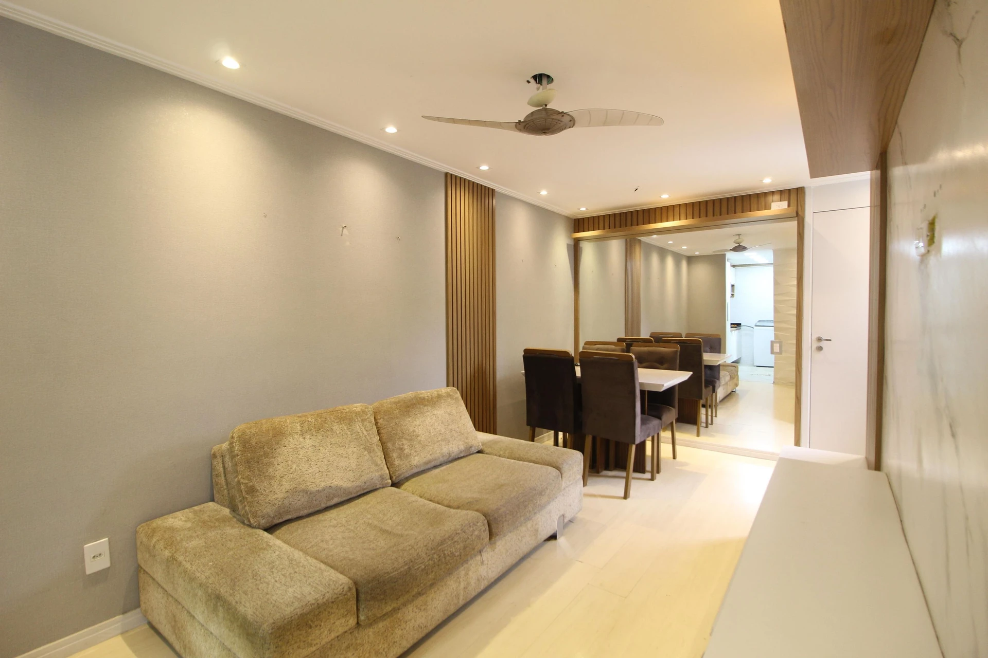 Furnished 2-bedroom apartment with gas stove