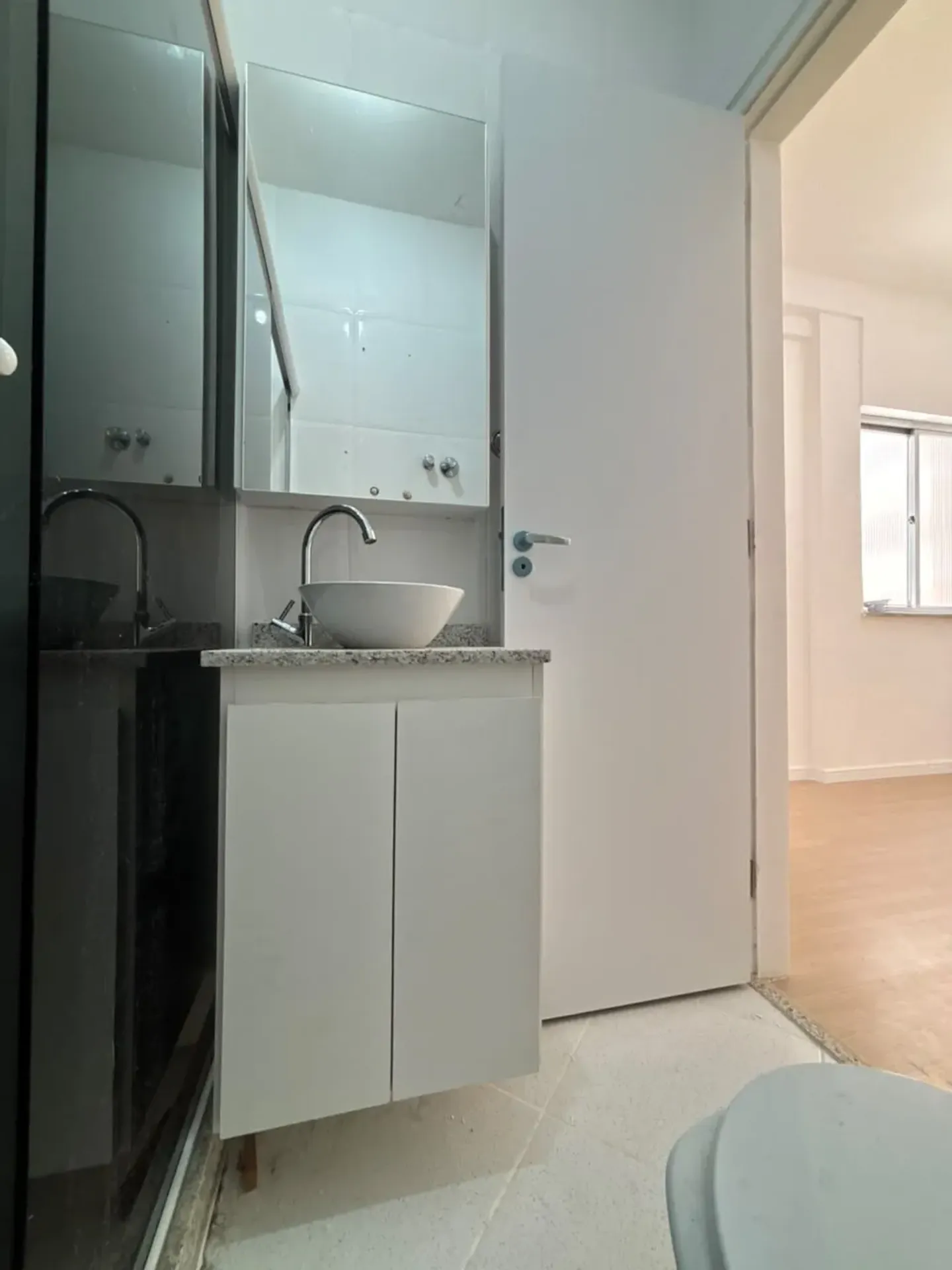 Wood or laminate floors in a one-bedroom apartment, 37 m² — photo 17
