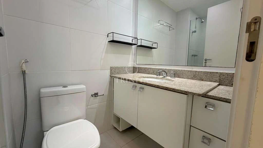 Furnished 2-bedroom apartment with en-suite and parking — photo 4