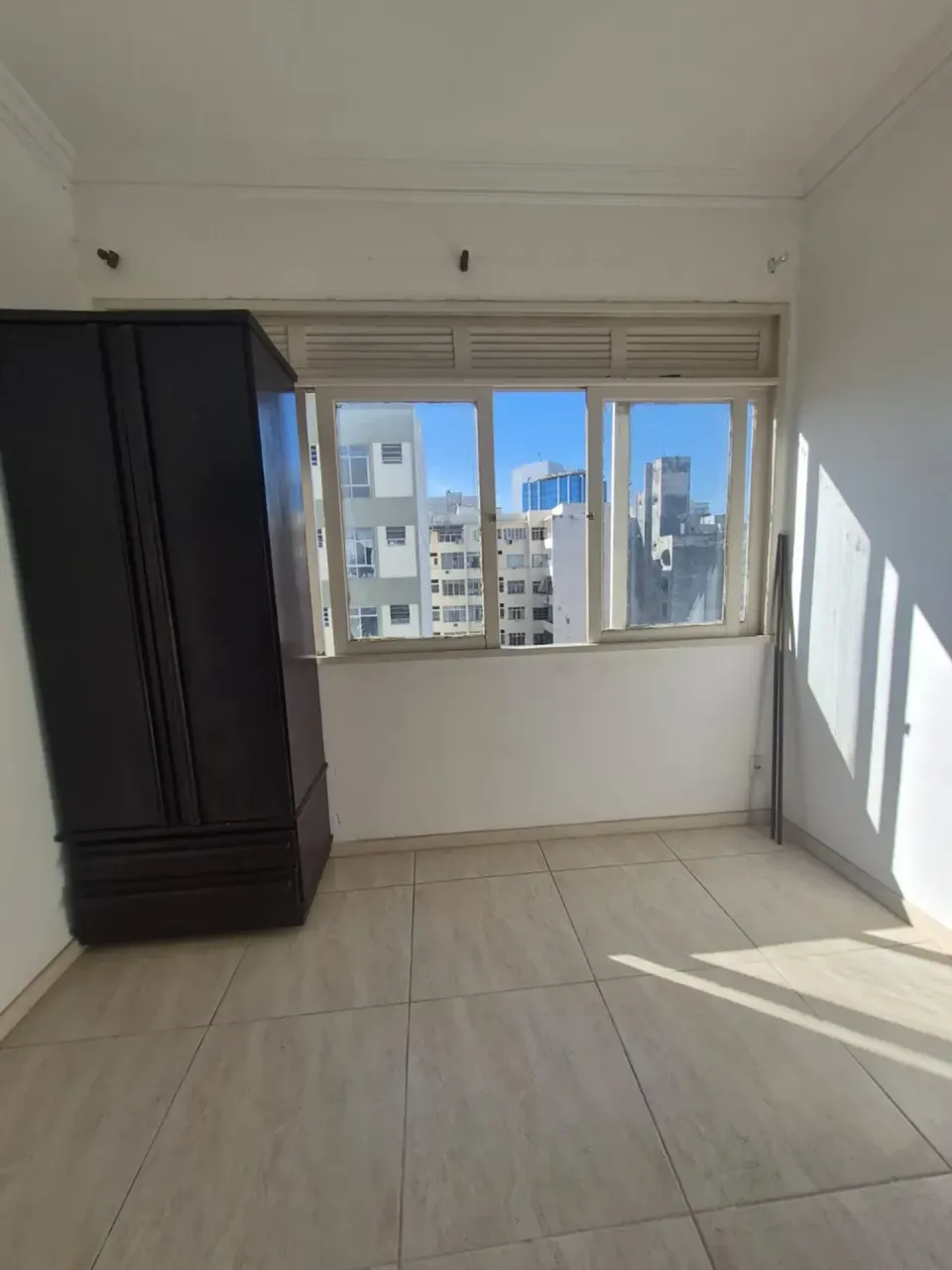 Unfurnished 1-bedroom apartment with a closed kitchen — photo 13
