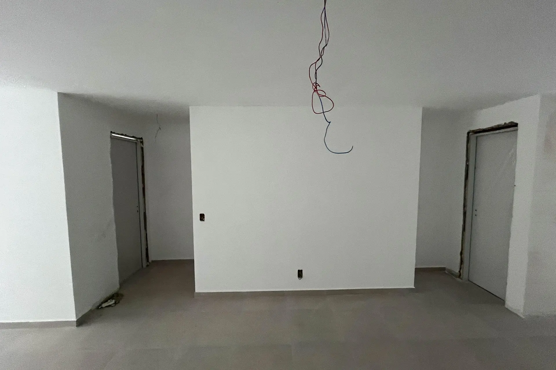 2-bedroom apartment with a mountain view — photo 2
