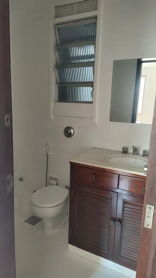 3-bedroom rental apartment with enclosed glass balcony — photo 21
