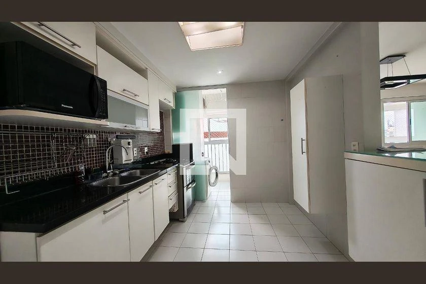 2-bedroom apartment in a building with a gym — photo 3