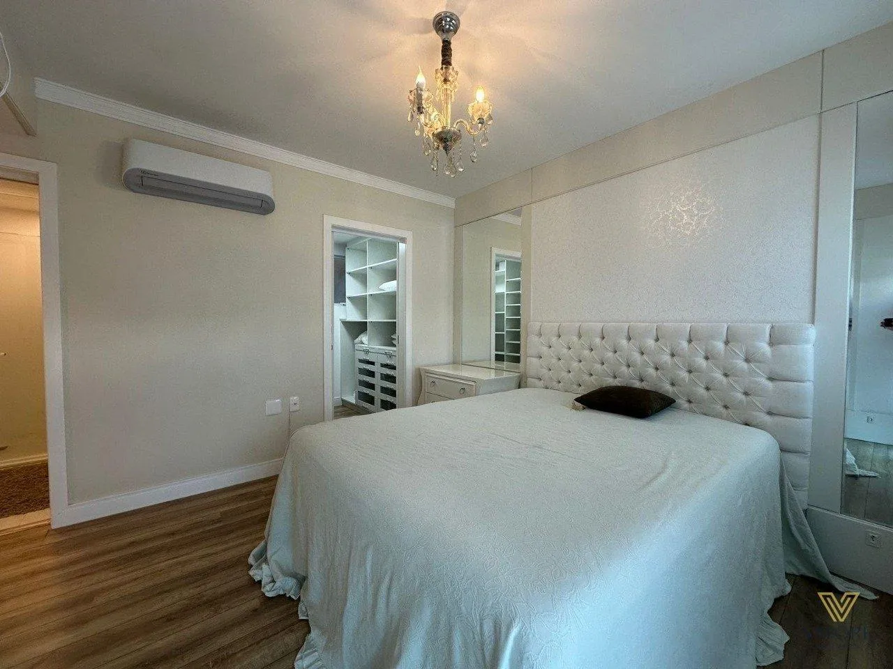 Walk-in closet in a 3-bedroom apartment, 227 m² — photo 33