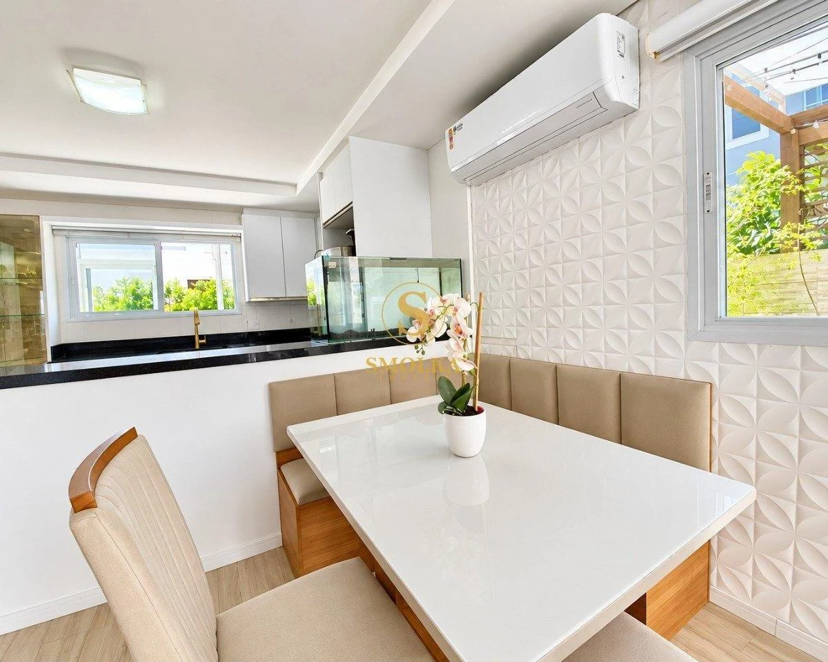 3-bedroom house with a walk-in closet in Florianópolis — photo 13
