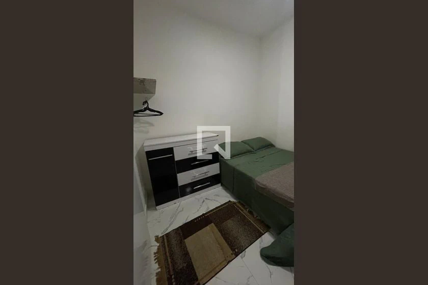 Furnished 1-bedroom apartment with a compact kitchenette — photo 6