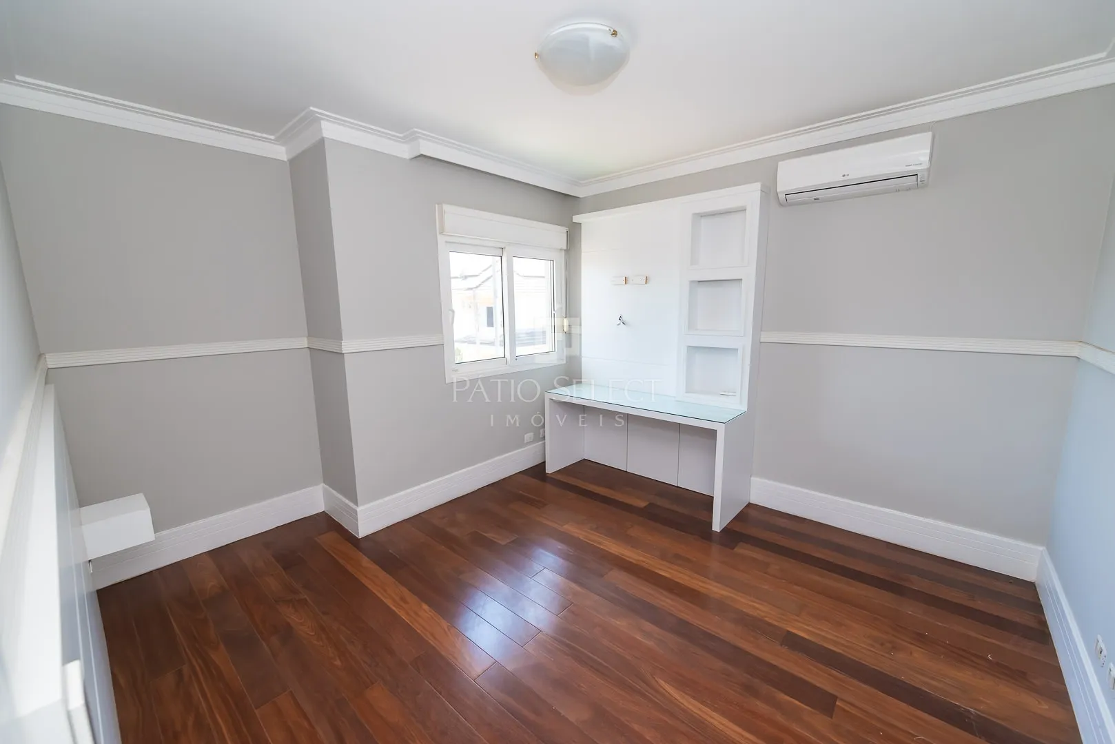 Furnished house, 305 m², with a bathtub — photo 124