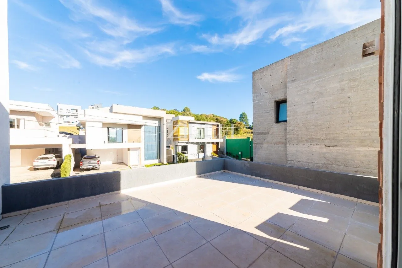 4-bedroom house with private garden — photo 28