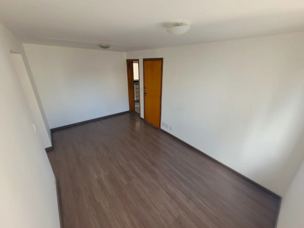 Apartment, 87 m², with wood or laminate floors — photo 10