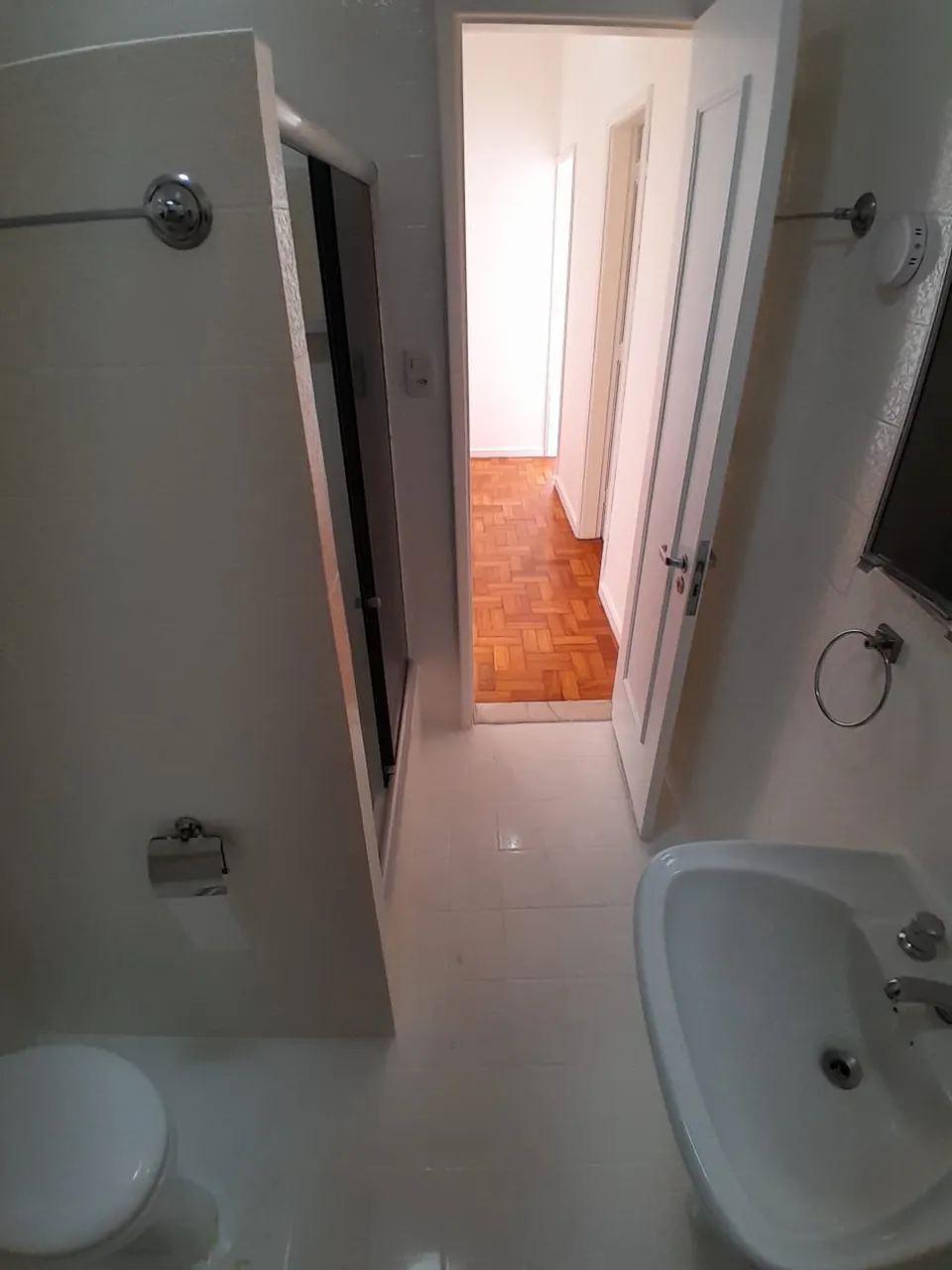 Unfurnished 2-bedroom apartment with a separate kitchen — photo 10