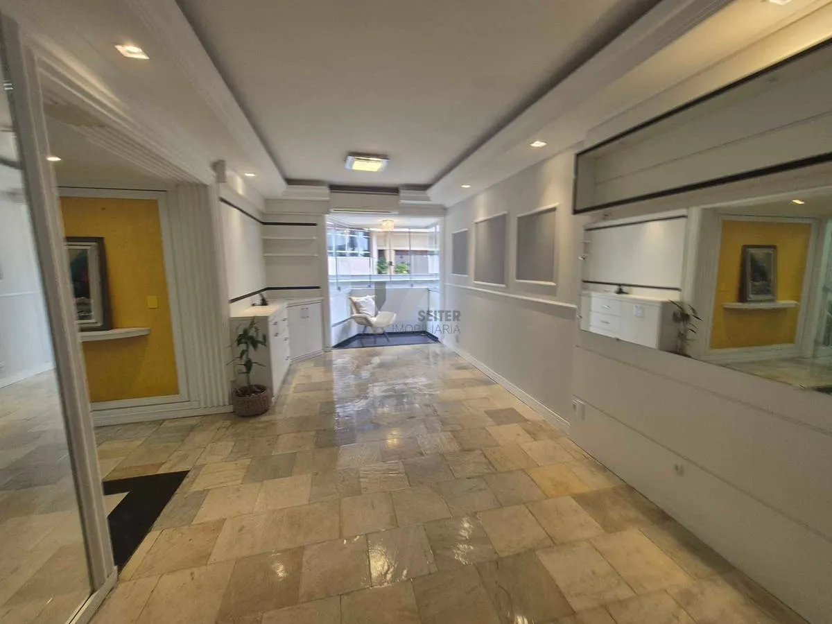 3-bedroom apartment with a glass-enclosed balcony — photo 57