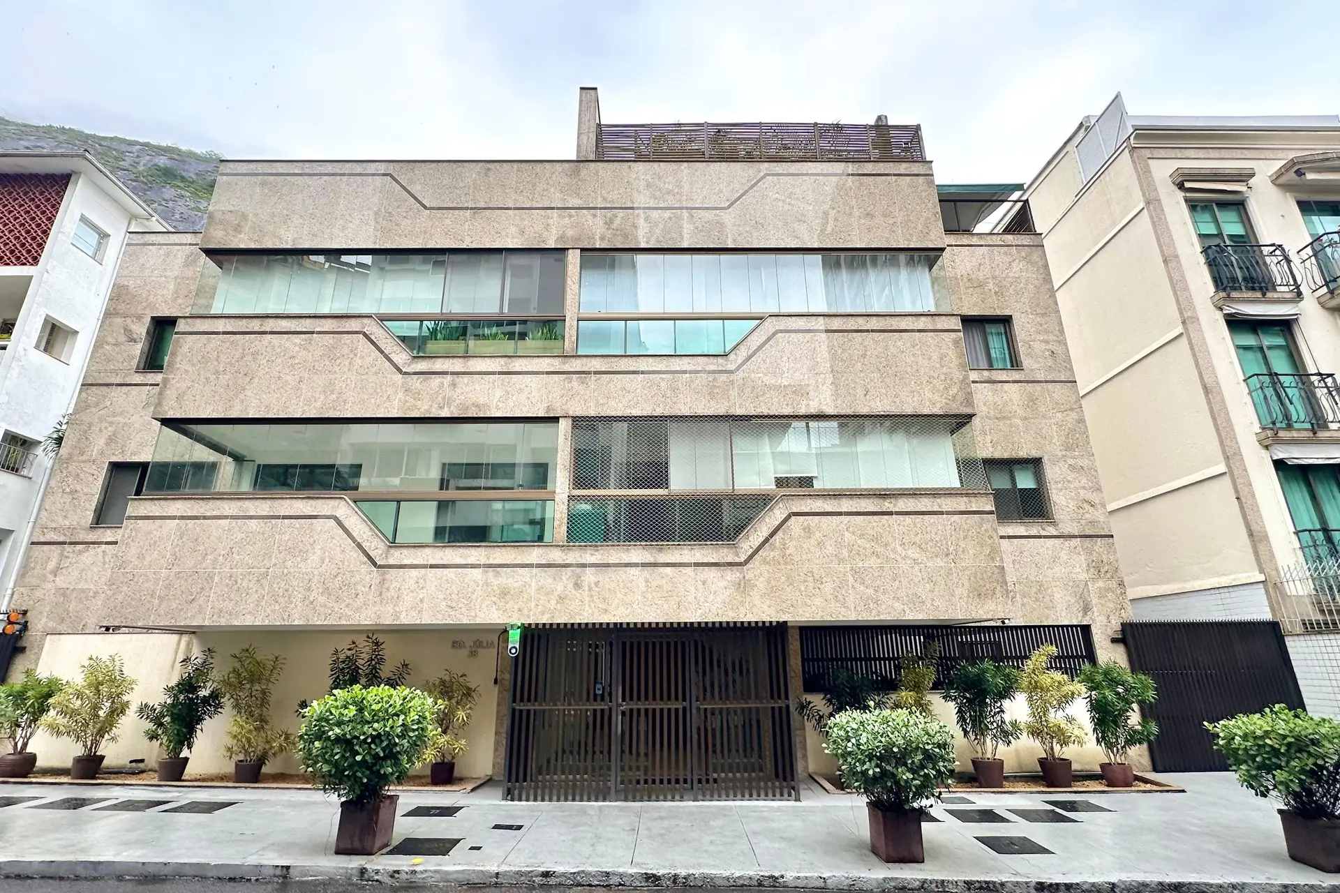 Unfurnished apartment with 2 suites and a balcony — photo 42
