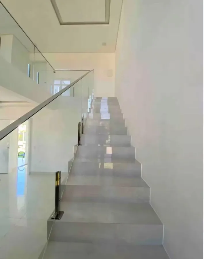 Balcony with a grill in a 3-bedroom house, 240 m² — photo 14