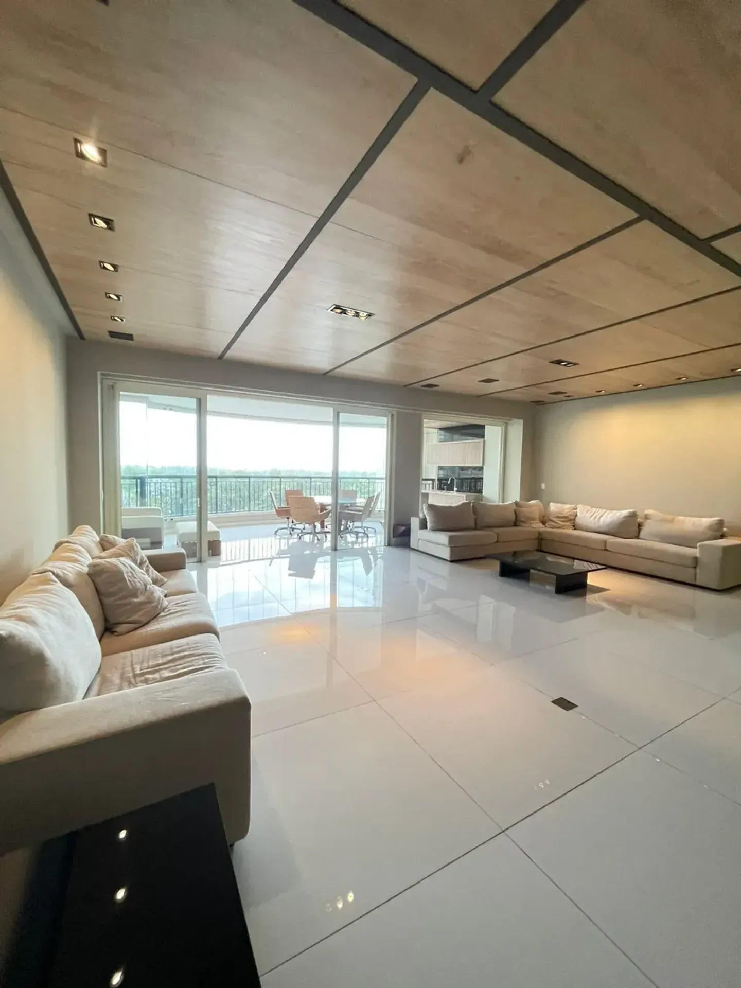 Furnished 3-bedroom apartment with glassed balcony — photo 6