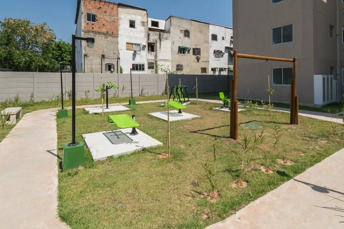 2-bedroom apartment in a building with a gym — photo 9