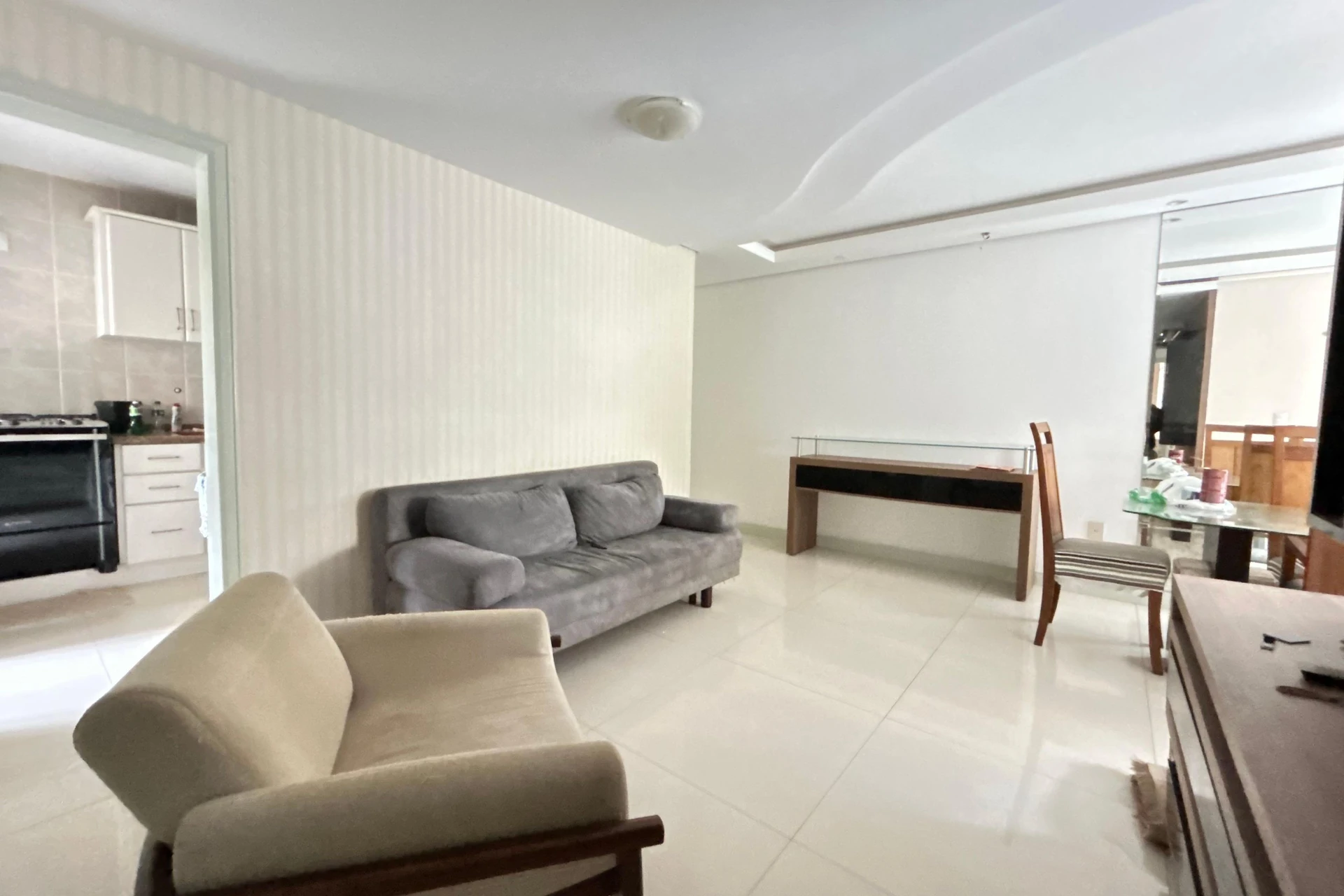 Glass-enclosed balcony in a 3-bedroom apartment, 108 m² — photo 26